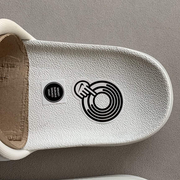 NWT Nike slides white with gold logo, size 7 Wmns Nike Offcourt Slide - Picture 4 of 5